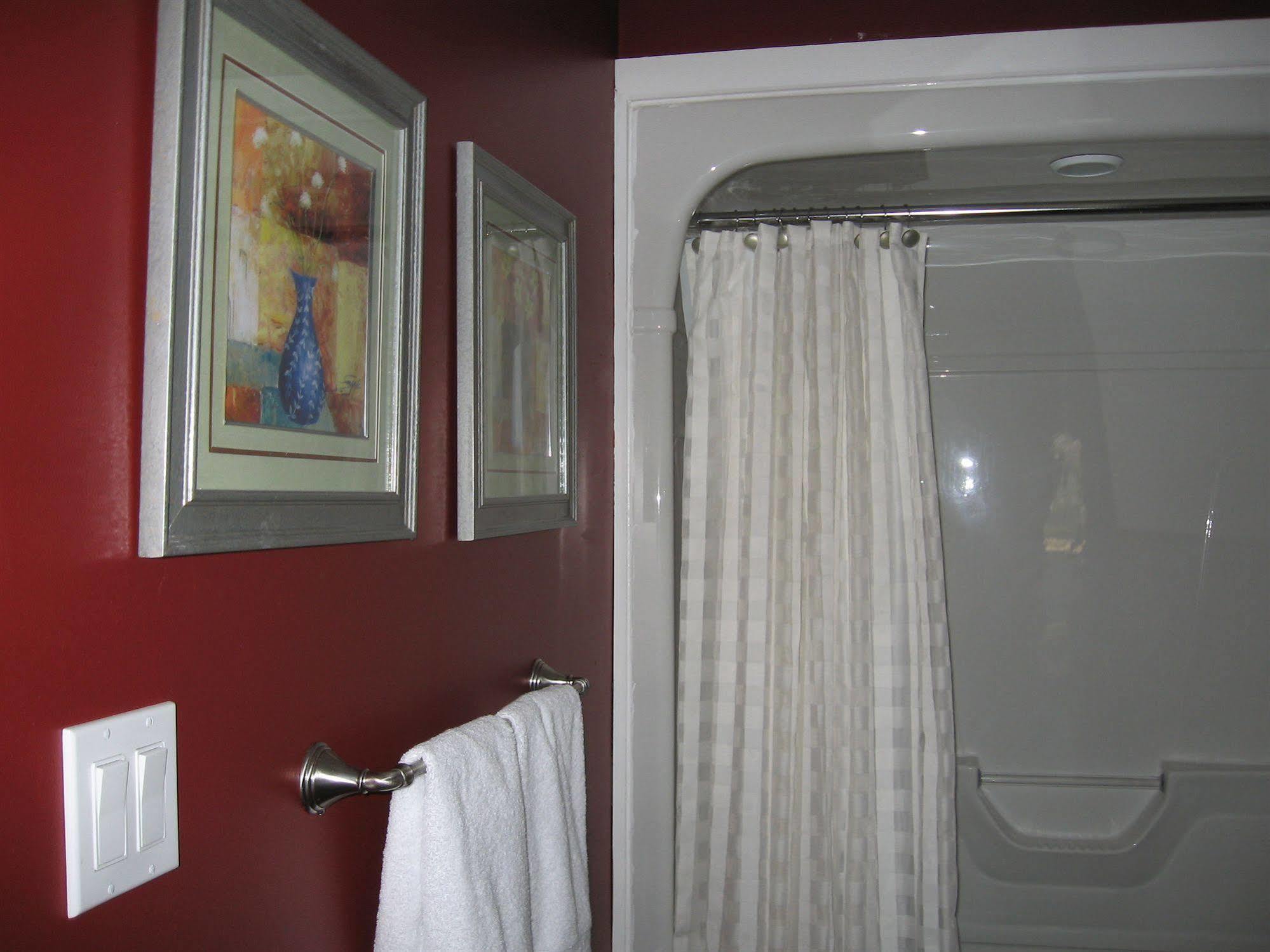 Twin Pines Bed And Breakfast Peterborough Exterior foto